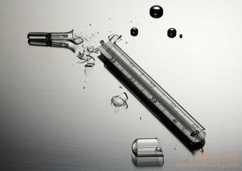 溫度計碎了，溫度計摔碎了水印怎么處理？